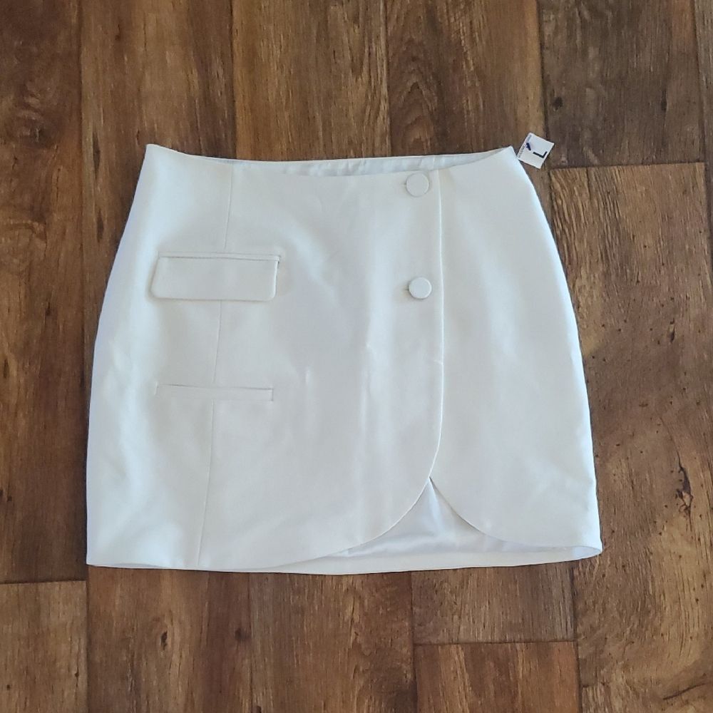 NBD White Skirt NWT – Revolve Brand, Front Flap Detail & Real Pockets